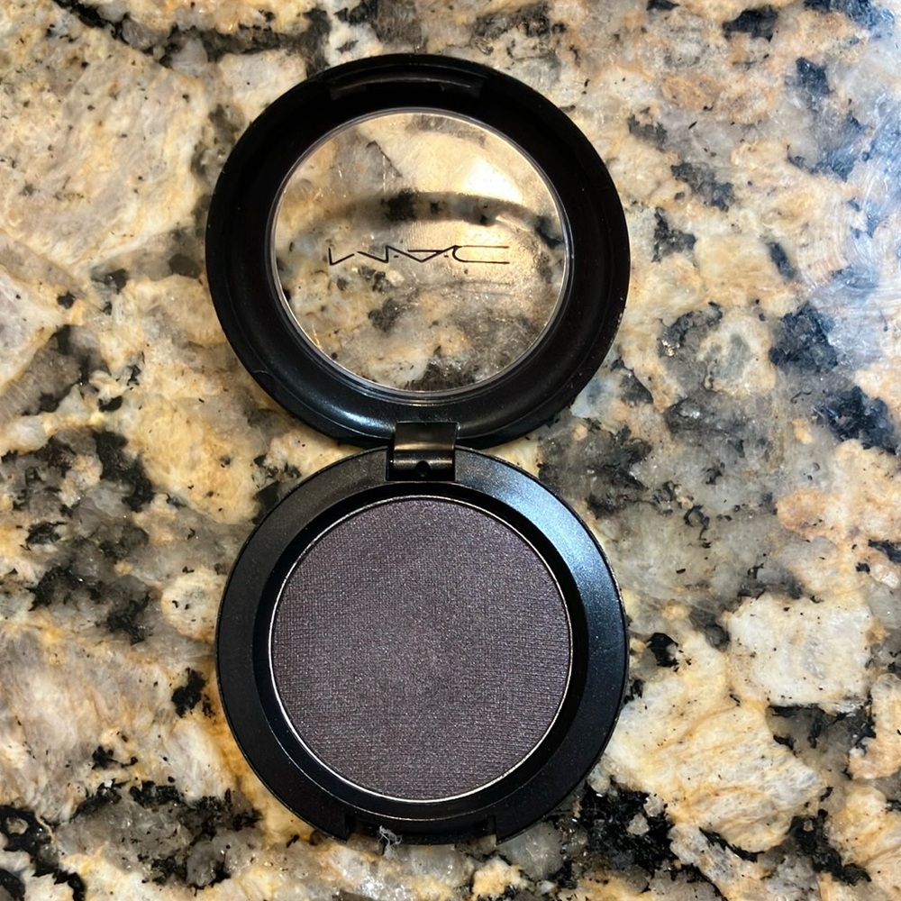 MAC Cosmetics unflappable eyeshadow